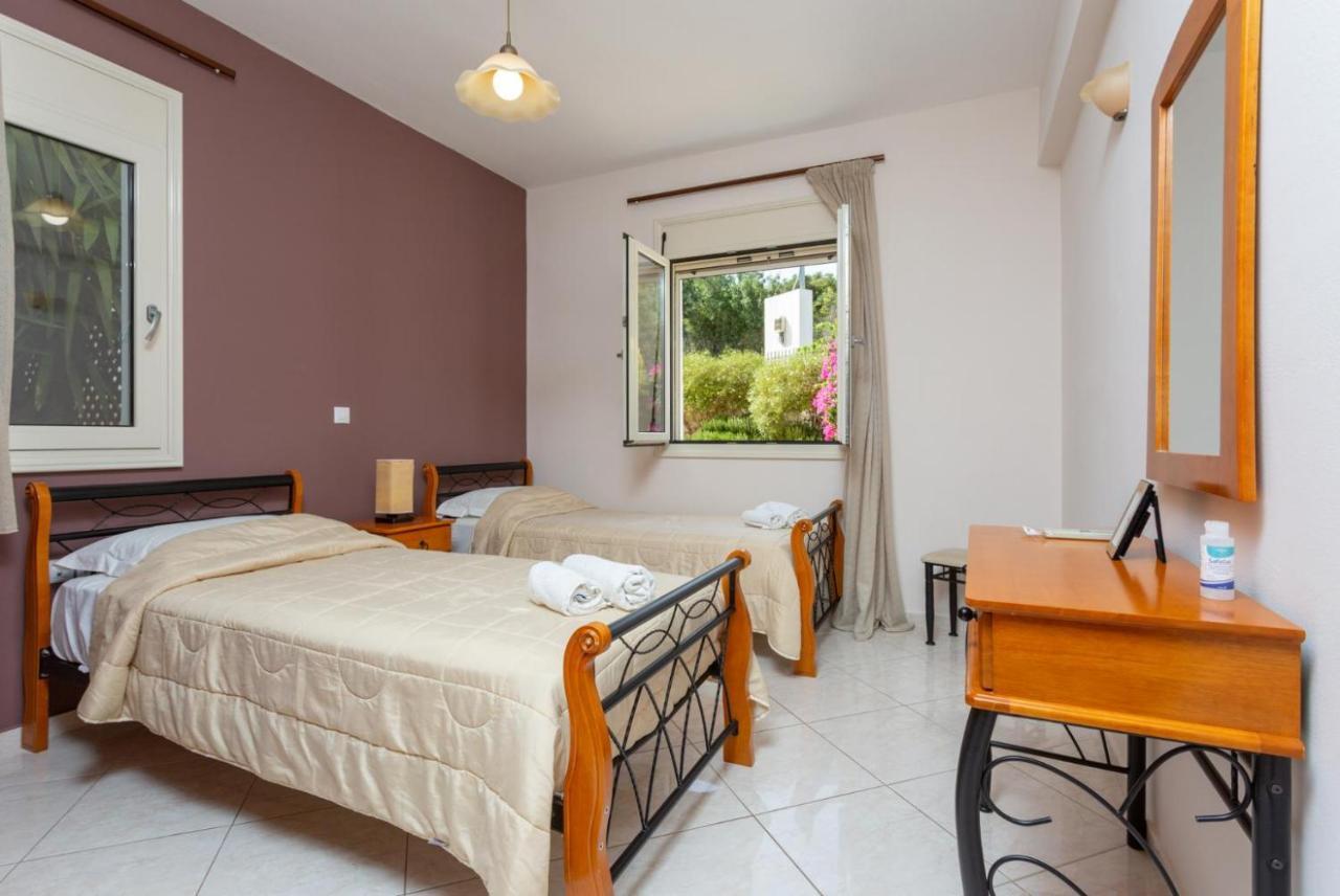 Villa Georgia Gerani  Luaran gambar